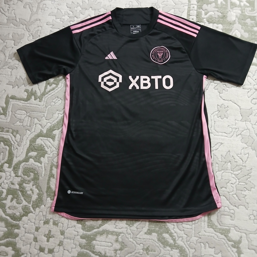 NWT Kids Inter Miami Messi #10 Jersey and Shorts Set - Black & Pink - Size L
